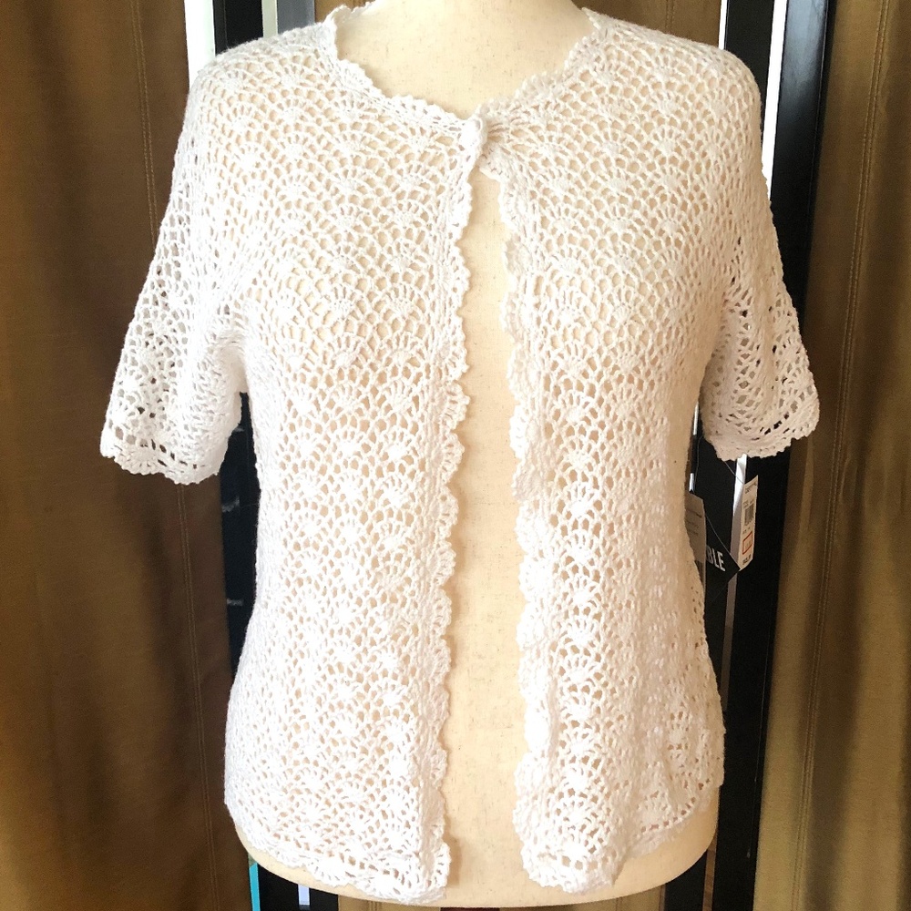 Madison Leigh White Crochet Over Lay a Top
